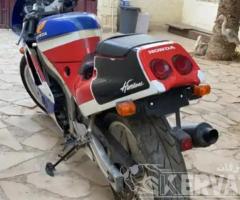 للبيع دباب هوندا CBR250